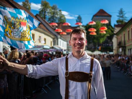 Izjemen obisk zaznamoval 50. Dneve narodnih noš in oblačilne dediščine v Kamniku (Blaž T. Muc)  (125)